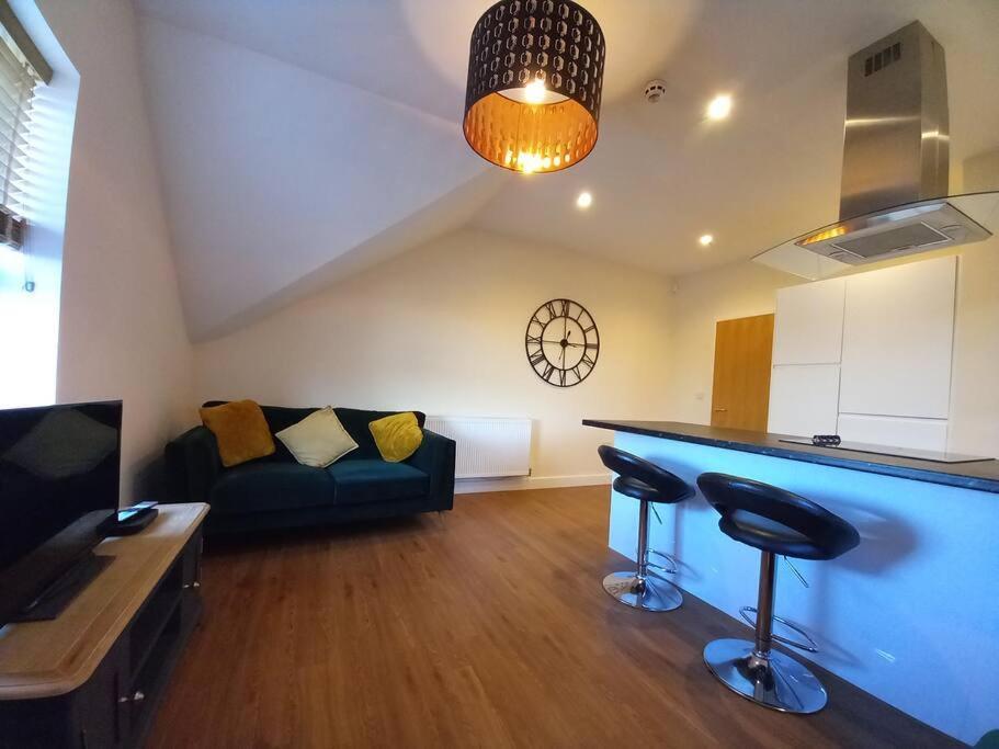 Roomy Penthouse 2 Double Bed Apartment - Spacious - Central Beeston - Free Secure Parking - Nottingham Extérieur photo