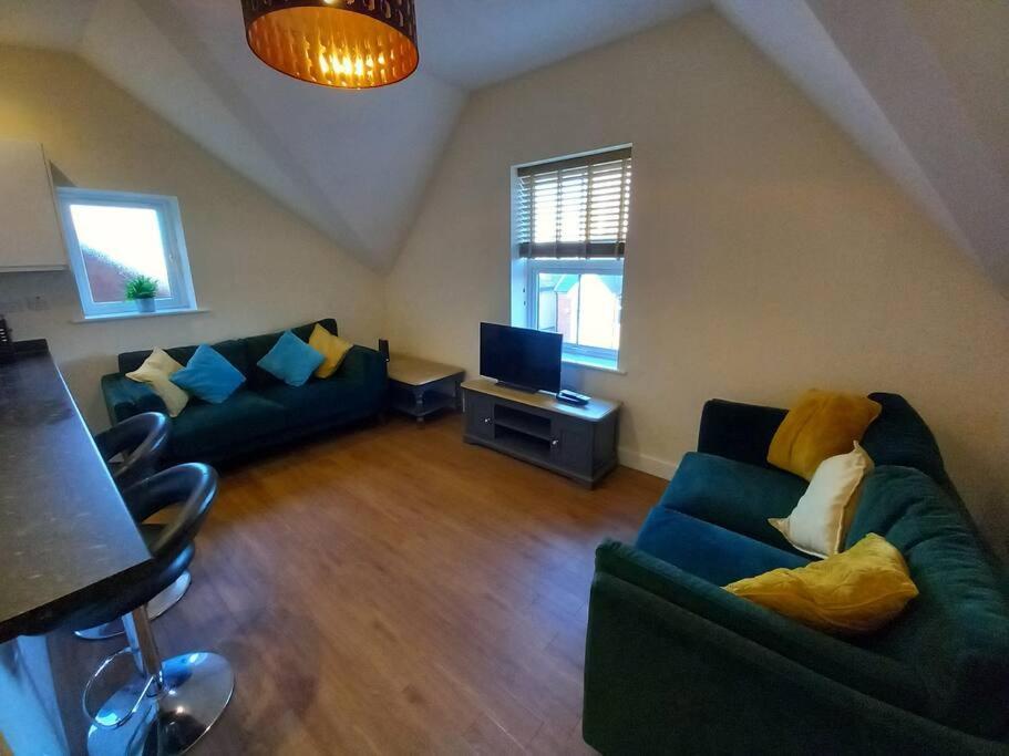 Roomy Penthouse 2 Double Bed Apartment - Spacious - Central Beeston - Free Secure Parking - Nottingham Extérieur photo