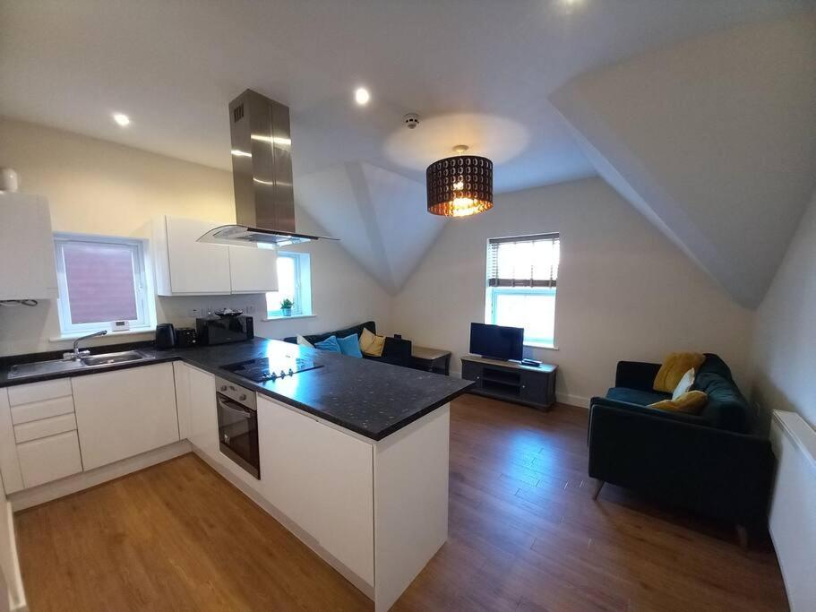 Roomy Penthouse 2 Double Bed Apartment - Spacious - Central Beeston - Free Secure Parking - Nottingham Extérieur photo